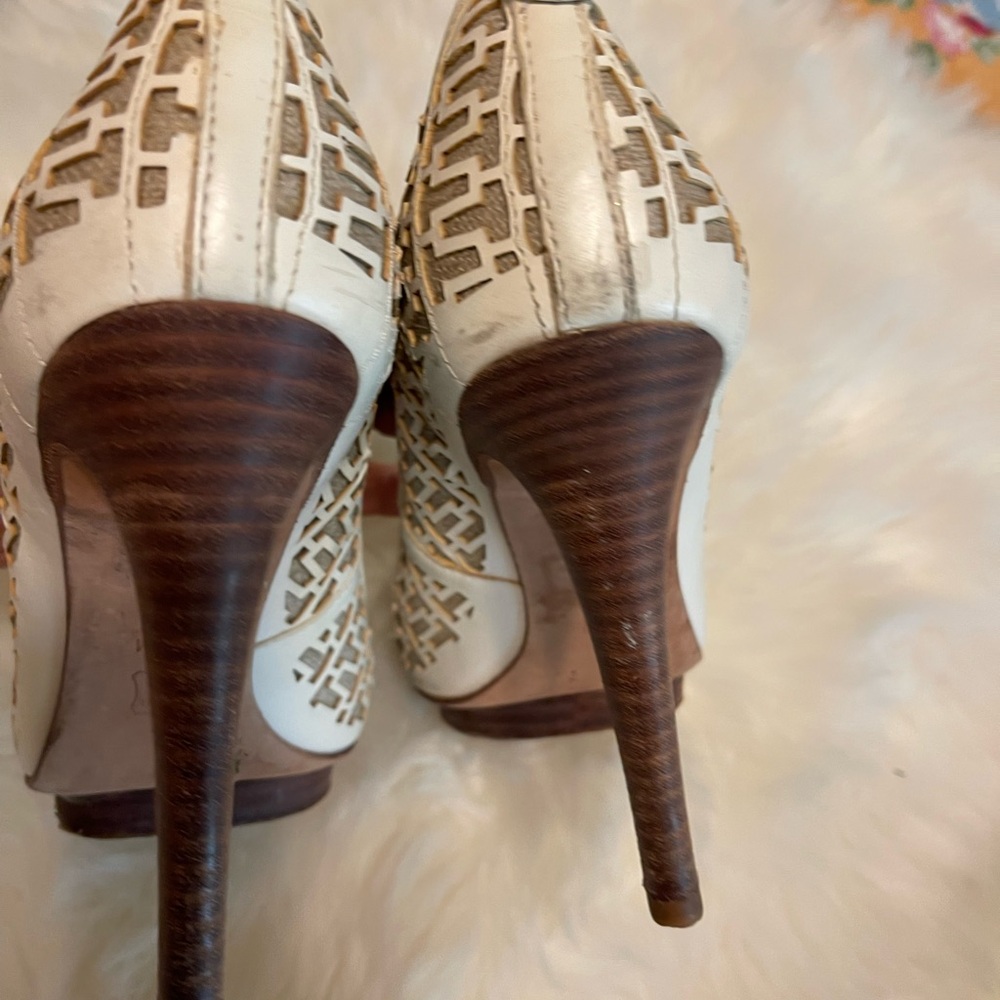 Tory Burch Off White Open Toe Lattice Style Peep Toe High Heels Size 8 1/2 - Picture 5 of 12
